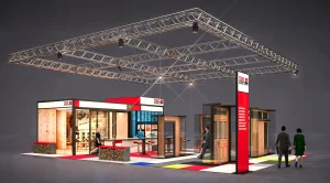 Messestand mit Holtüren und einem Pult und Boden im Mondrian Design. Im Hintergrund ist eine Lounge mit dem Großprint einer Bar. Im Vordergrund sind Türen aus Holz ausgestellt. Auf dem Messestand gehen Menschen herum.
