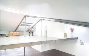 Minimalistische Visualisierung eines Büro-, Studio- oder Agentur Interieurs.