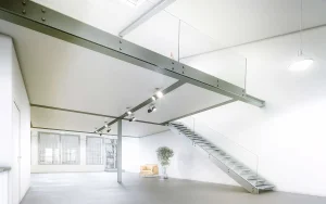 Minimalistische Visualisierung eines Büro-, Studio- oder Agentur Interieurs