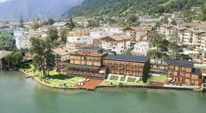 Seevilla Freiberg, Zell am See, Vogelperspektive mit einem Blick auf die Gesamtablage und Teile von Zell am See